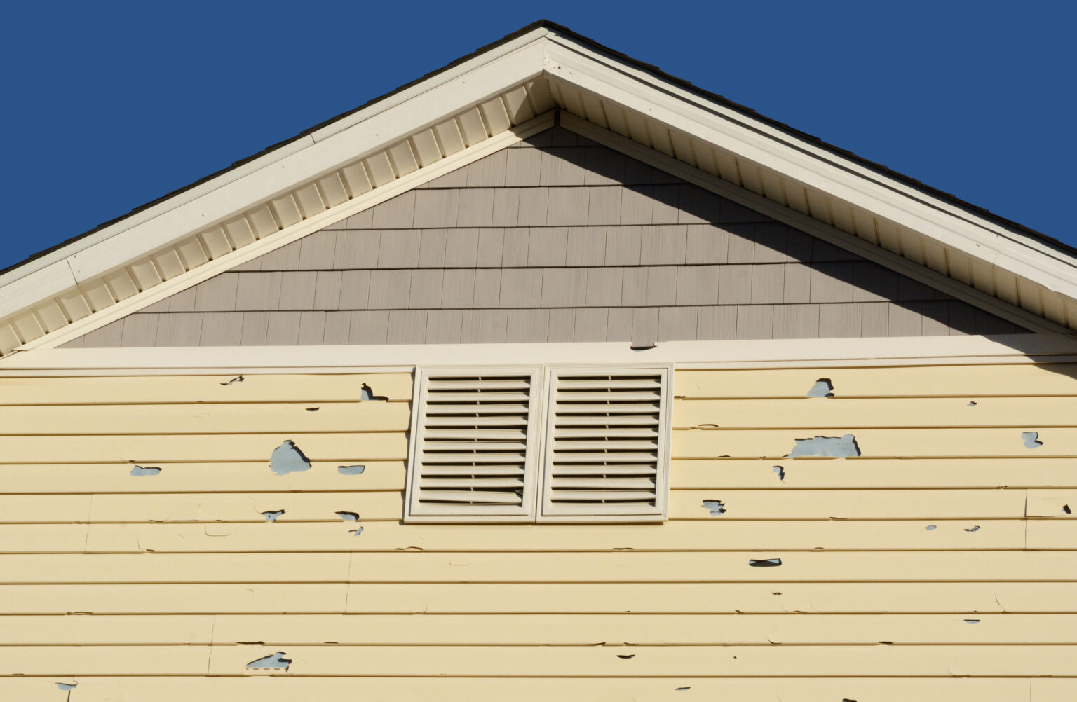 14 Signs of Siding Damage | MyHomePros
