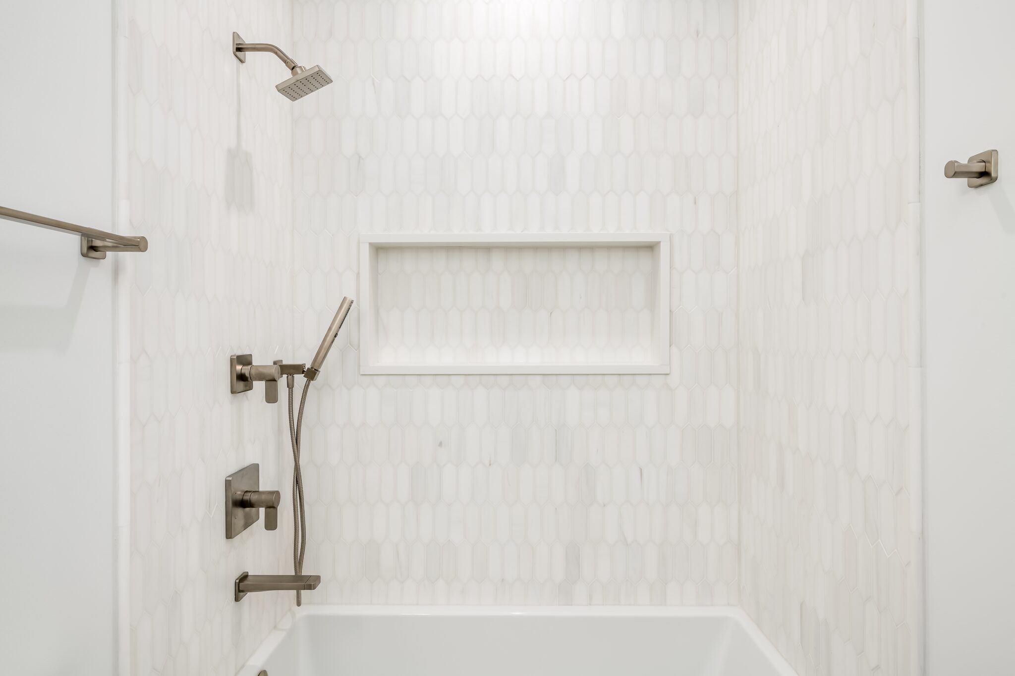 Curated visual reference: 10 Bathtub Surround Ideas Materials Costs And Design Trends Photo Inspiration